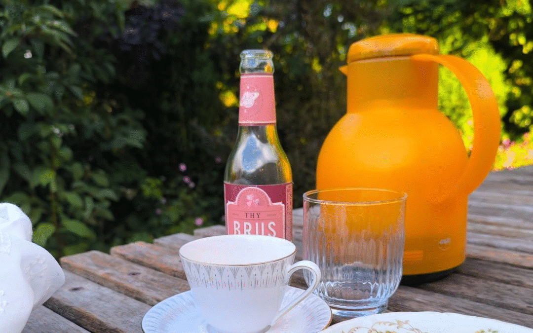 Coffee cup, orange coffee pot on the table